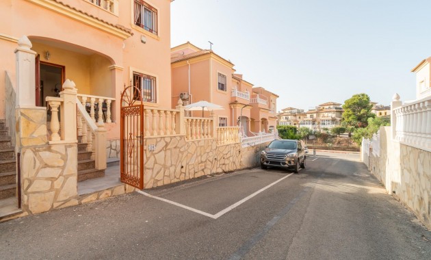 Resale - Terraced house -
Orihuela Costa - La Zenia