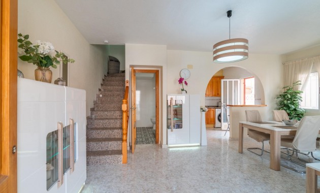 Resale - Terraced house -
Orihuela Costa - La Zenia