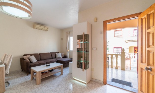 Resale - Terraced house -
Orihuela Costa - La Zenia
