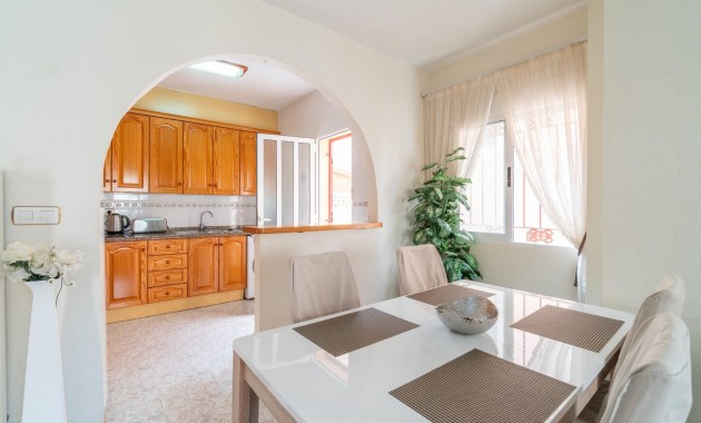 Resale - Terraced house -
Orihuela Costa - La Zenia