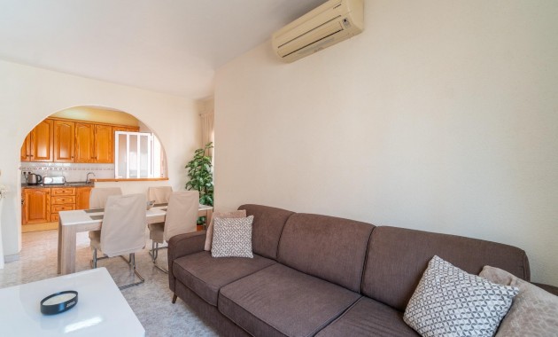 Resale - Terraced house -
Orihuela Costa - La Zenia