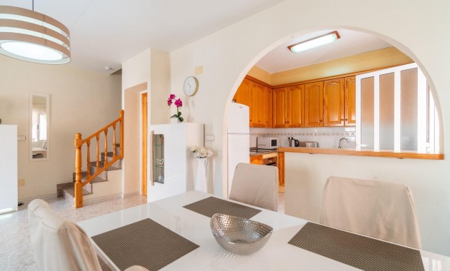 Resale - Terraced house -
Orihuela Costa - La Zenia