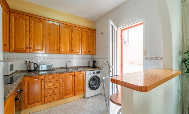 Resale - Terraced house -
Orihuela Costa - La Zenia