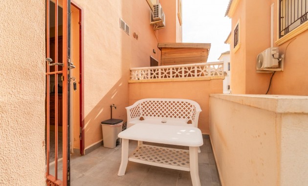 Resale - Terraced house -
Orihuela Costa - La Zenia