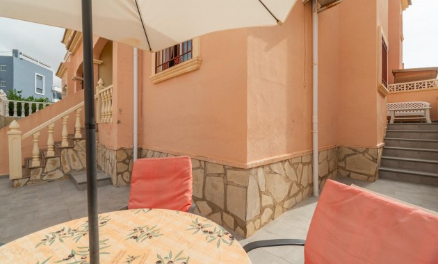 Resale - Terraced house -
Orihuela Costa - La Zenia