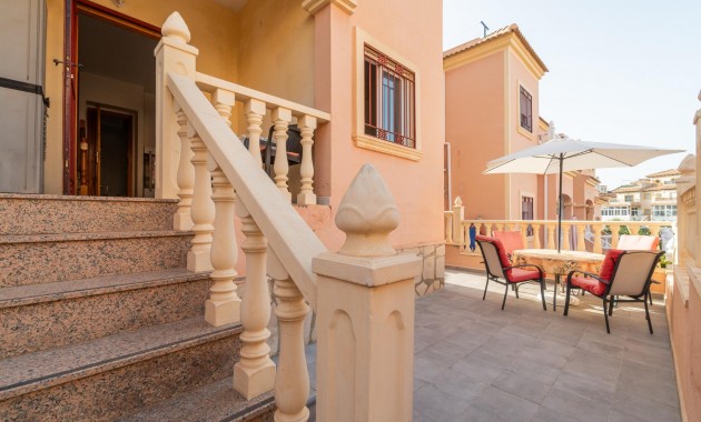 Resale - Terraced house -
Orihuela Costa - La Zenia