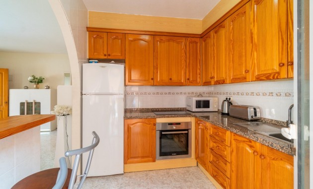 Resale - Terraced house -
Orihuela Costa - La Zenia