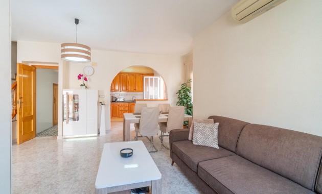 Resale - Terraced house -
Orihuela Costa - La Zenia