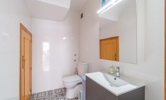 Resale - Terraced house -
Orihuela Costa - La Zenia