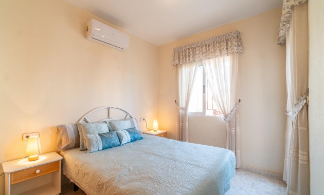 Resale - Terraced house -
Orihuela Costa - La Zenia