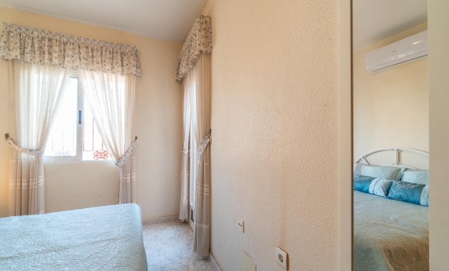 Resale - Terraced house -
Orihuela Costa - La Zenia