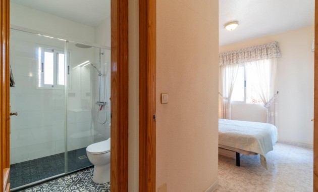 Resale - Terraced house -
Orihuela Costa - La Zenia