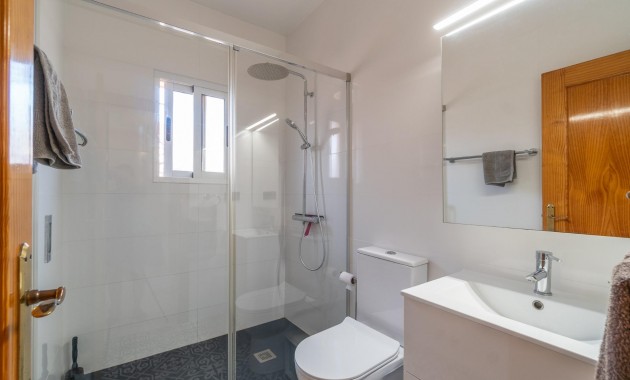 Resale - Terraced house -
Orihuela Costa - La Zenia