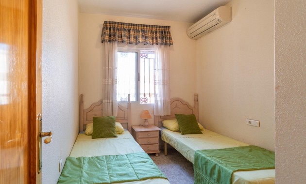 Resale - Terraced house -
Orihuela Costa - La Zenia