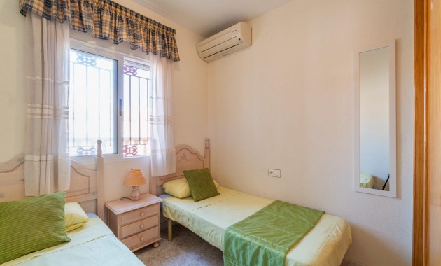 Resale - Terraced house -
Orihuela Costa - La Zenia