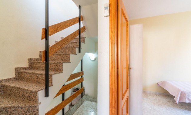 Resale - Terraced house -
Orihuela Costa - La Zenia