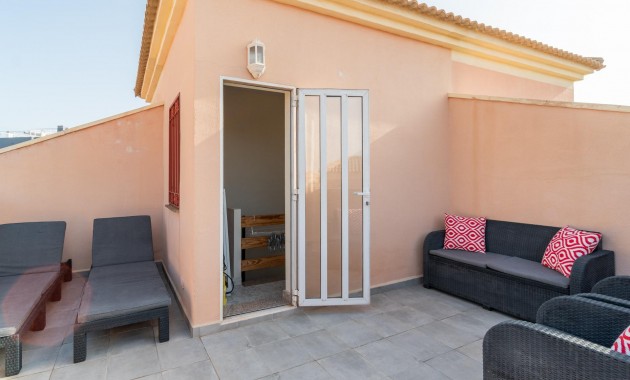 Resale - Terraced house -
Orihuela Costa - La Zenia