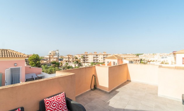 Resale - Terraced house -
Orihuela Costa - La Zenia