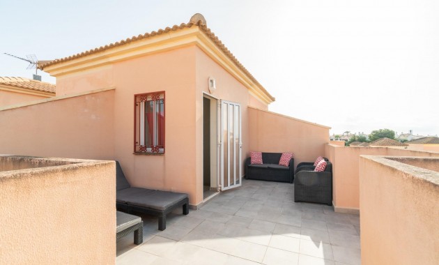 Resale - Terraced house -
Orihuela Costa - La Zenia