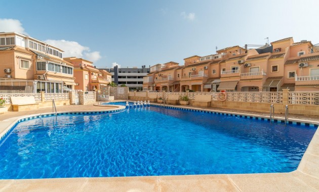 Resale - Terraced house -
Orihuela Costa - La Zenia