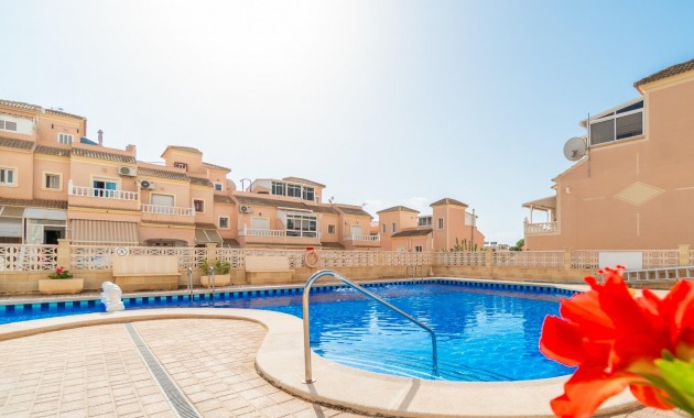 Resale - Terraced house -
Orihuela Costa - La Zenia
