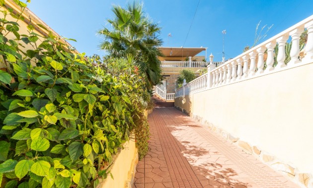 Sale - Villa -
Orihuela Costa - Los Balcones