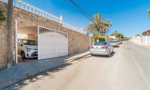 Sale - Villa -
Orihuela Costa - Los Balcones