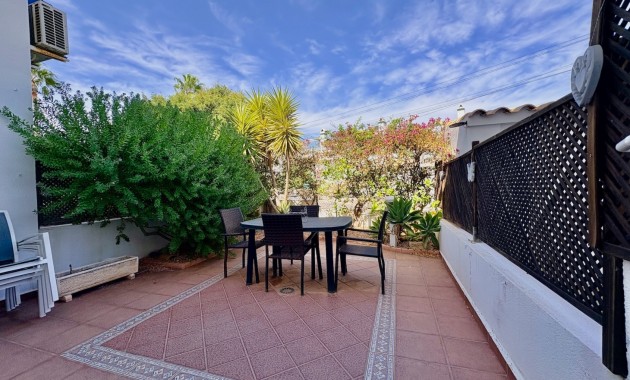Resale - Adosado -
Orihuela - Villamartin