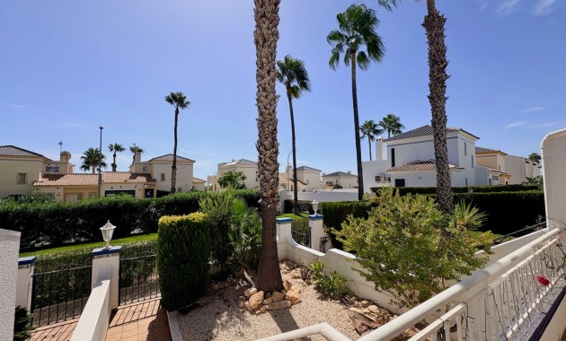 Resale - Adosado -
Orihuela - Villamartin