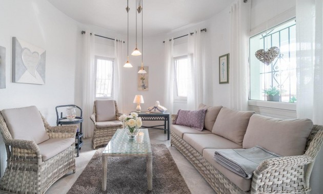 Sale - Villa -
Orihuela Costa - La Florida