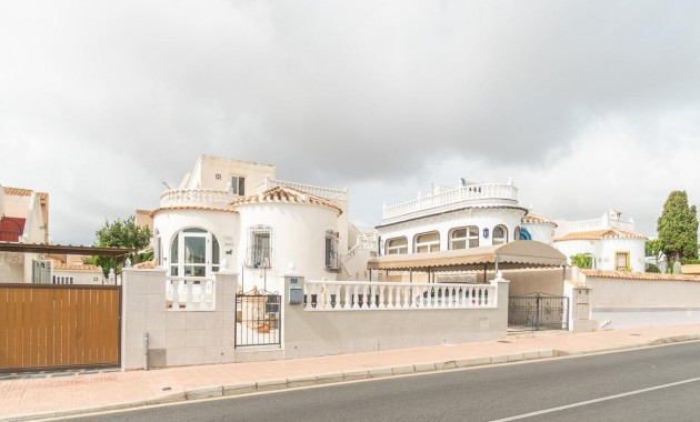 Sale - Villa -
Orihuela Costa - La Florida
