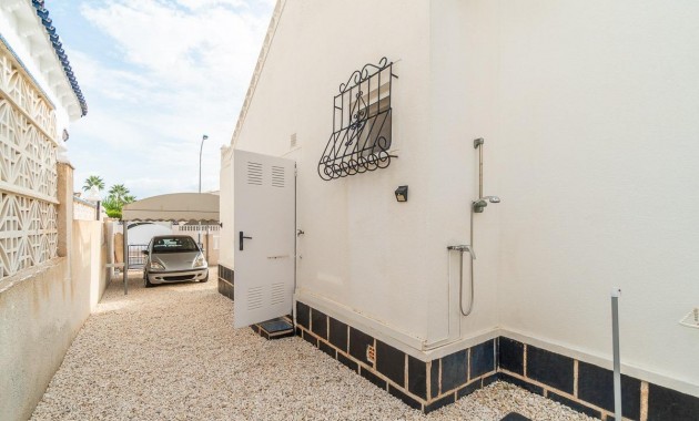 Resale - Villa -
Orihuela Costa - La Florida