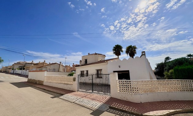 Resale - Villa -
Rojales - Ciudad Quesada