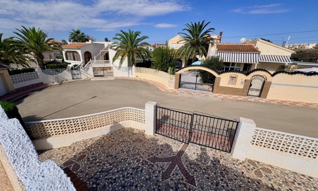 Resale - Villa -
Rojales - Ciudad Quesada